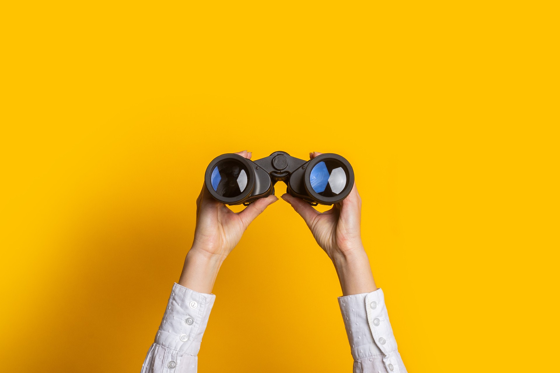 Searching Binoculars with a yellow background